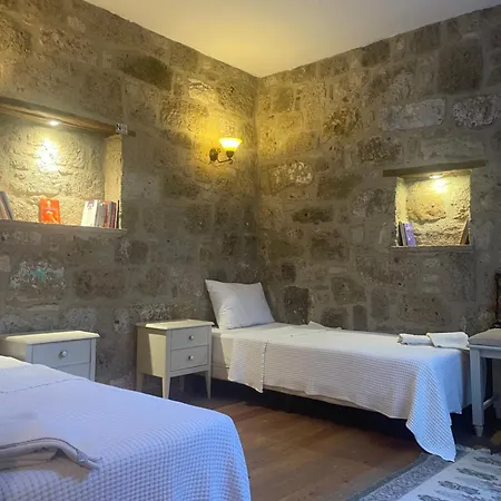 Kallista Hotel *